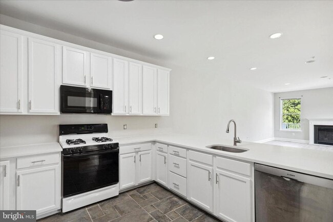 Photo - Spacious Townhome with 4 Bedrooms and 3.5 Baths!!