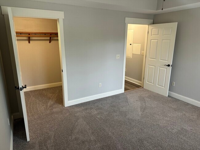 2 Monticello Village Dr