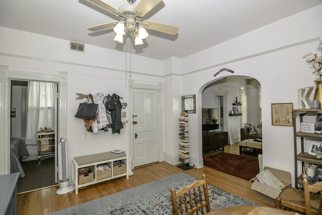 Building Photo - 3236 N Racine Ave Unit J01P