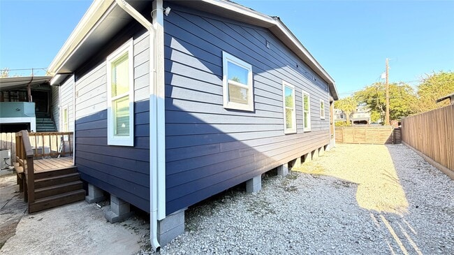 Photo - 2115 Fulton St