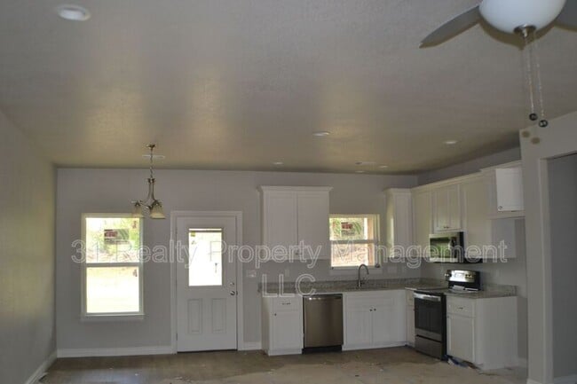 238 Western Hills Dr
