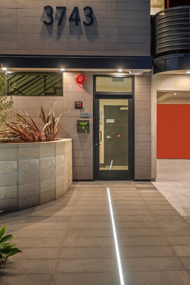 Photo - 3743 Midvale Ave Unidad 101