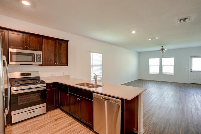 7603 Ivy Trellis Trl