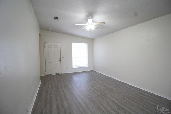 Photo - 404 Oak Knoll Ln