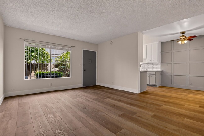 3733 Military Living Space - 3733 Military Ave