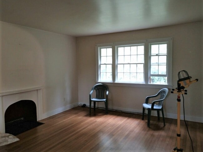 Photo - 181 E State St