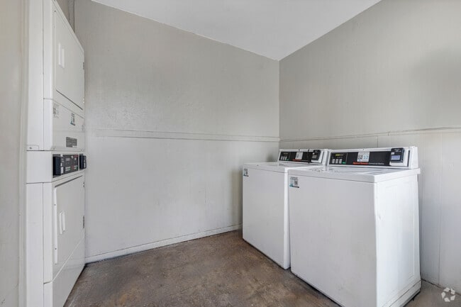 Laundry Room - Ascent at Midtown