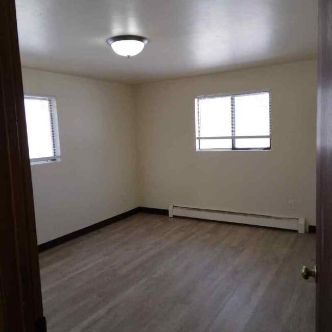 Photo - 301 Leeland St