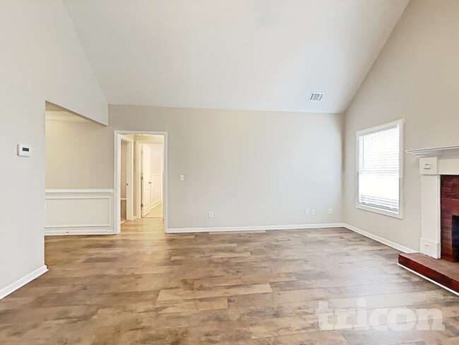 Photo - 204 Cobblestone Ln