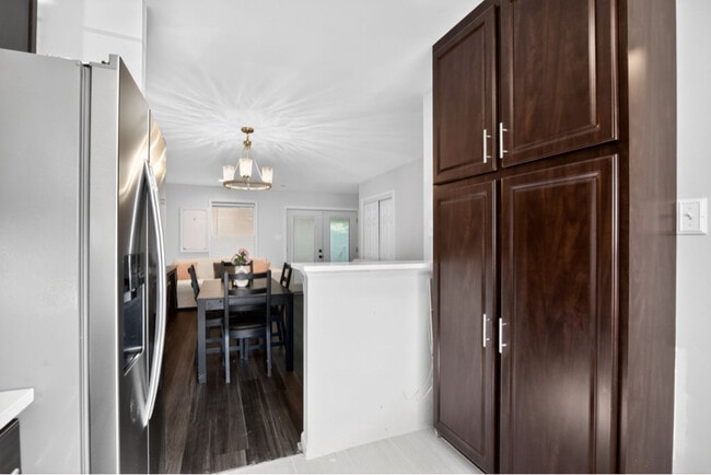 Photo - 405 Westminster Ln