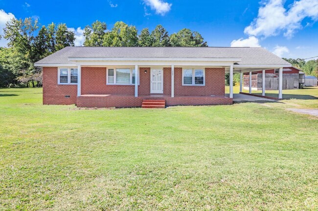 Building Photo - Spacious BRICK RANCH on large lot *GREAT G... Rental