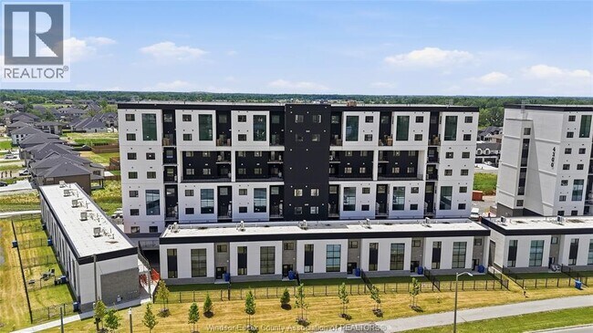 Photo - 4400 Laurier Pkwy Unit 475
