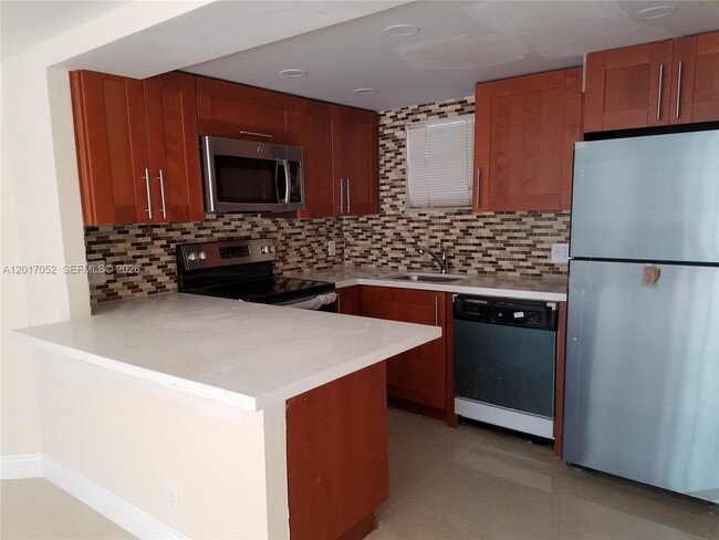 Building Photo - 8290 Lake Dr Unit 316