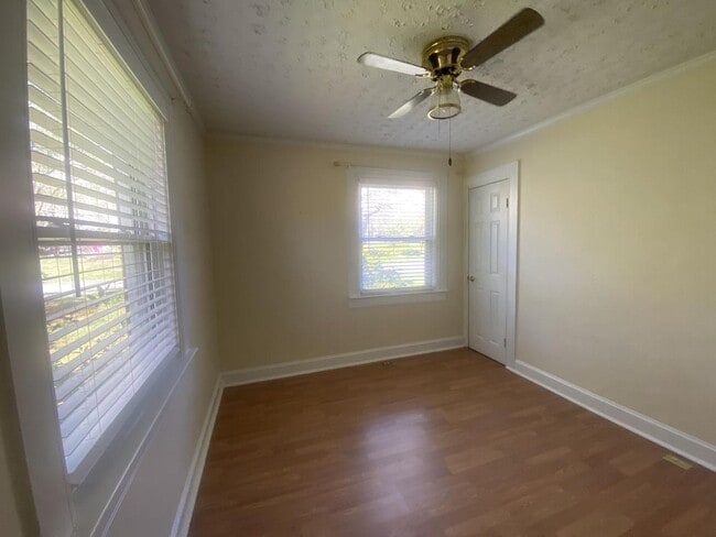 Photo - 305 N 9th St