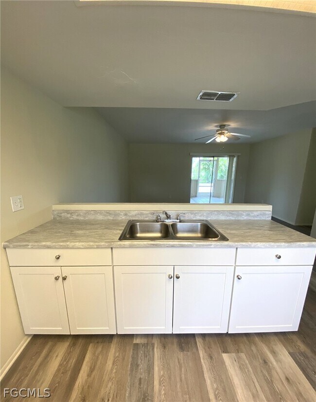 Photo - 621 SW 3rd St