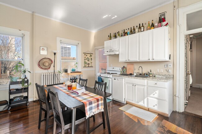 Photo - 195 Green St Unit 2