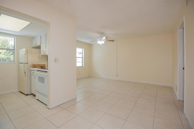 Photo - 221 SE 3rd Ave Unidad 2 Rental