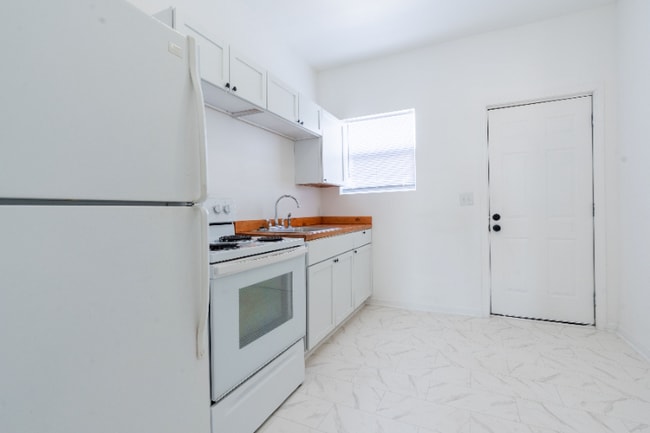 Photo - 1918 W Washington St Unit T4