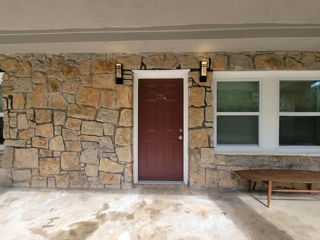 Photo - Updated Soaking Tub. Stainless Steel Appliances. W/D Inc