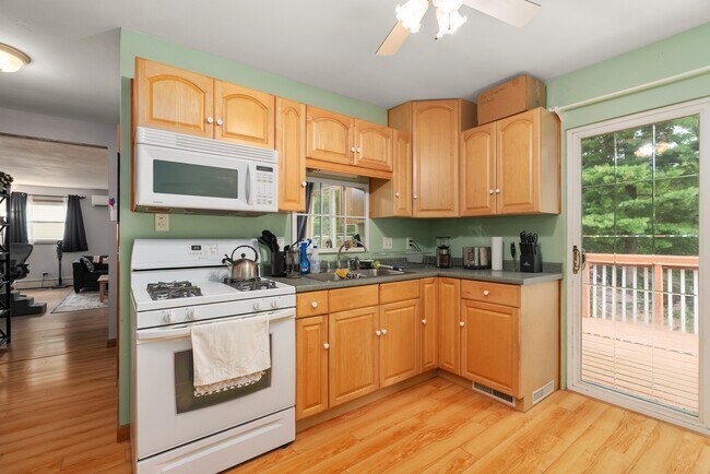 4611 Dennis Dr