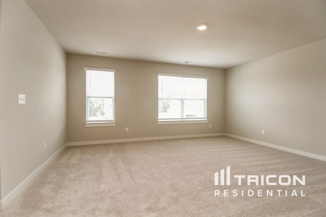 Photo - 1728 Lannister Ave