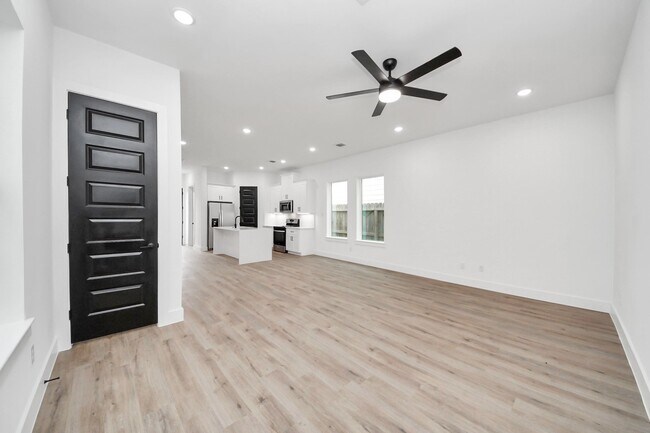 Photo - 3308 Hardy St