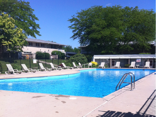 Resort Style Pool | Apartments In Indianapolis | Fountain Lake Villas