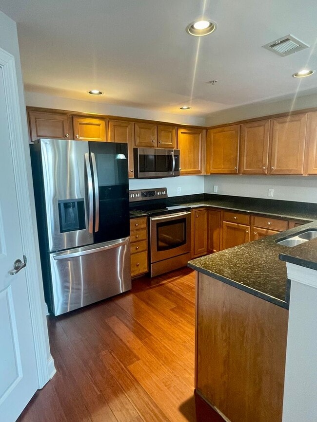 Photo - 2000 Newark Ln