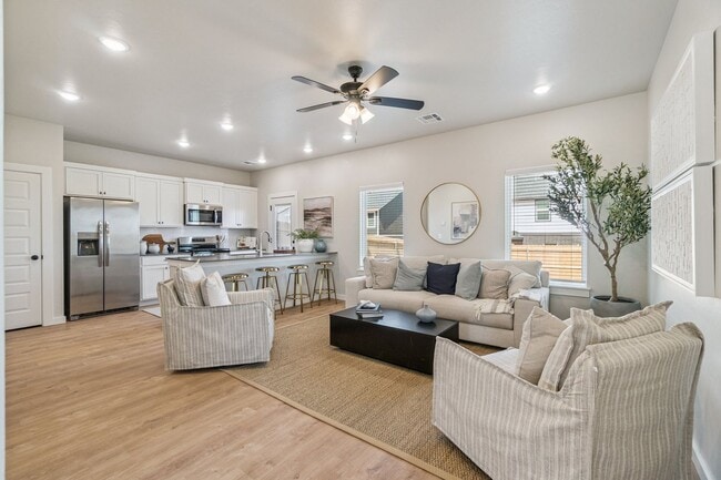 Photo - **New tenant incentive! Receive ($1200 CRE...