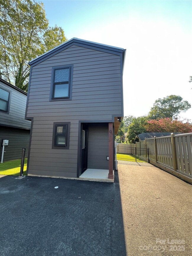 Photo - 402 N 4th St