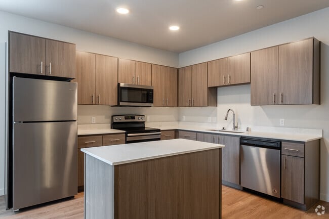 1BR, 1BA - 709 SF