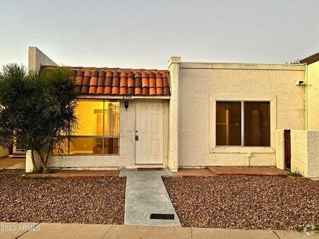 Building Photo - 2306 W Fremont Dr Rental