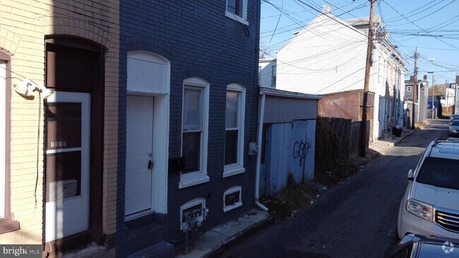 Building Photo - 1039 Culvert St Rental