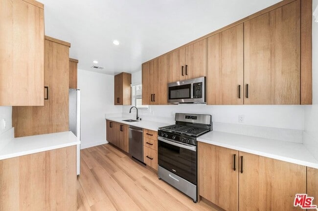 Photo - 1258 Mariposa St