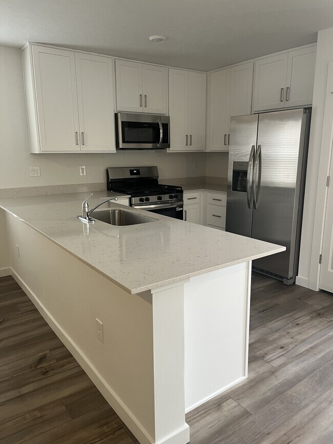 Photo - 329 Persian Ave