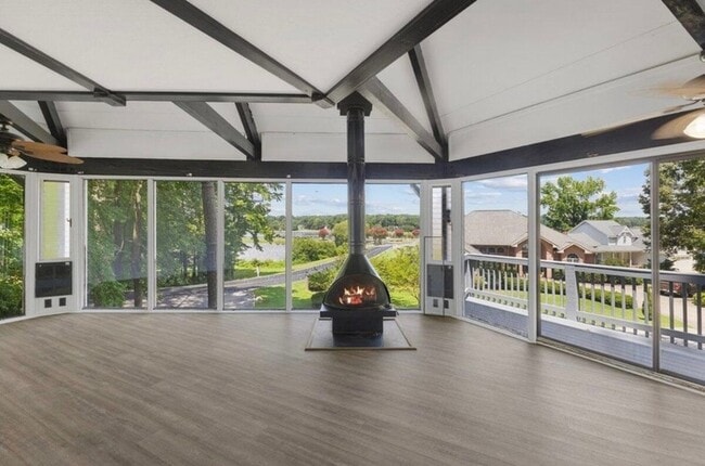 Photo - 801 Hilltop Cir