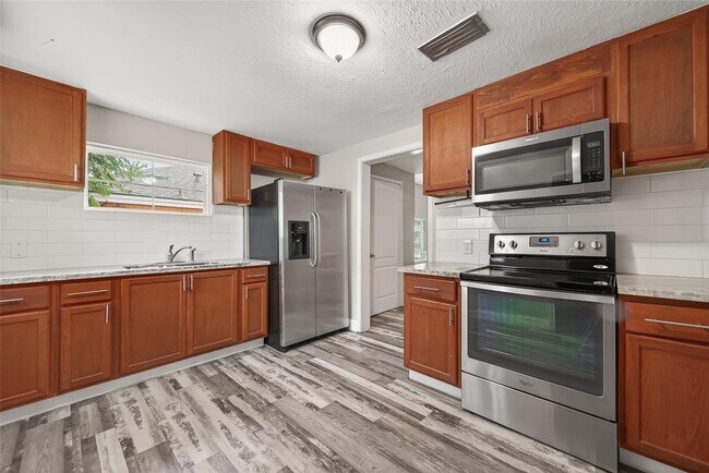 Photo - 1511 Scharpe St Unidad 2