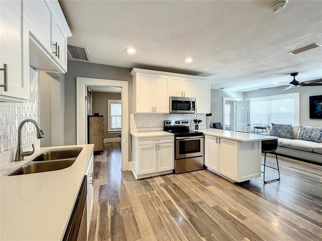 Photo - 1137 Highland St S