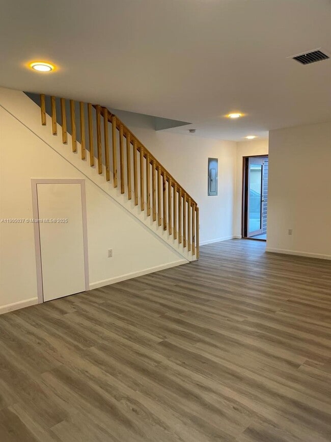 Photo - 916 NW 8th St