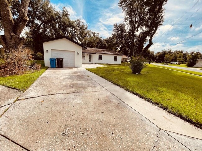 Building Photo - 3210 Laurel Ln