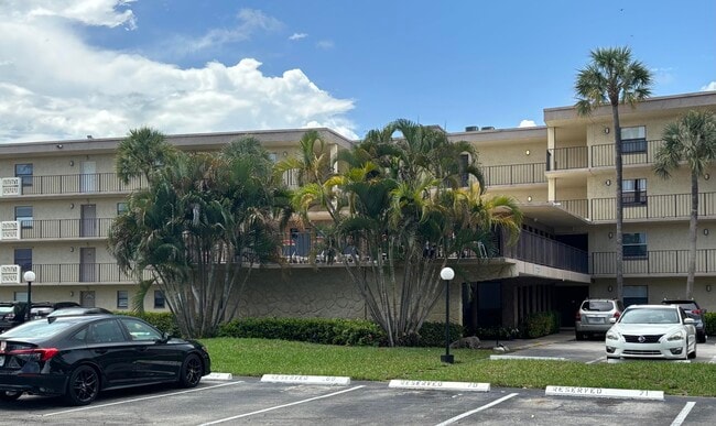 Building Photo - 9355 SW 8th St Unit 216