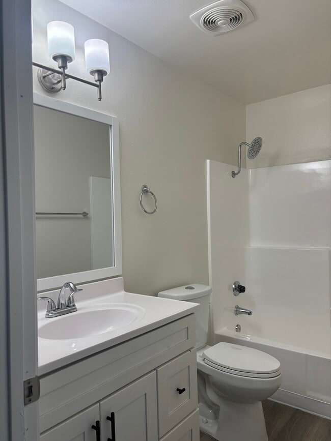 #017 Bathroom