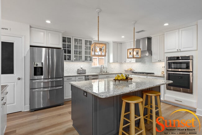Photo - 1835 Crandall Dr