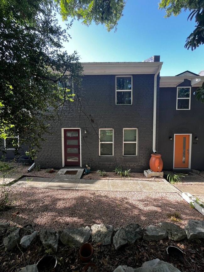 Photo - 6211 Manor Rd