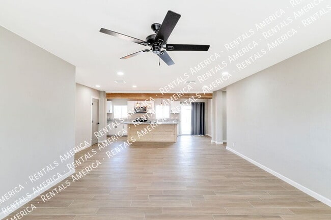 Photo - 4733 E 18th St