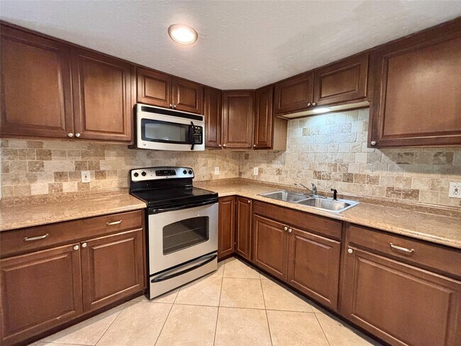 Photo - 422 W Burleson St