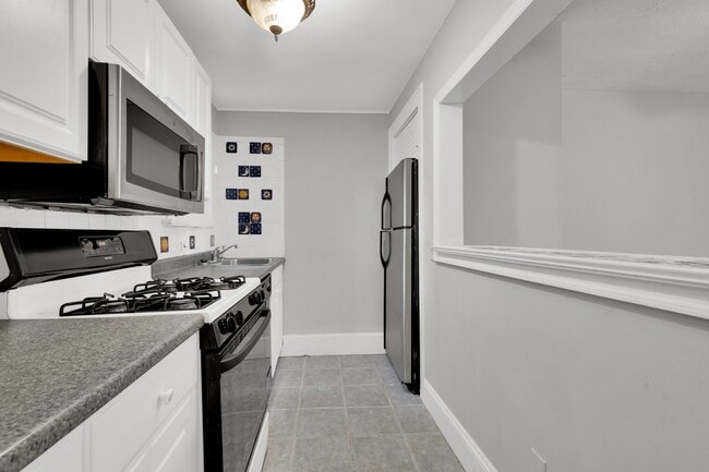 Photo - 1820 Clydesdale Pl NW