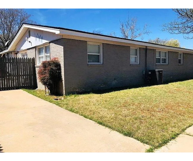 Photo - 2801 53rd St