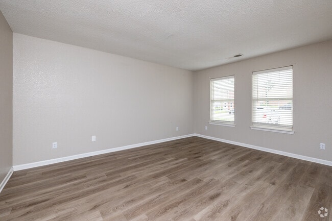 3BR, 2BA - 1350 SF