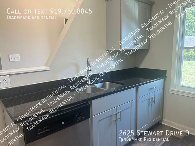 Photo - 2625 Stewart Dr